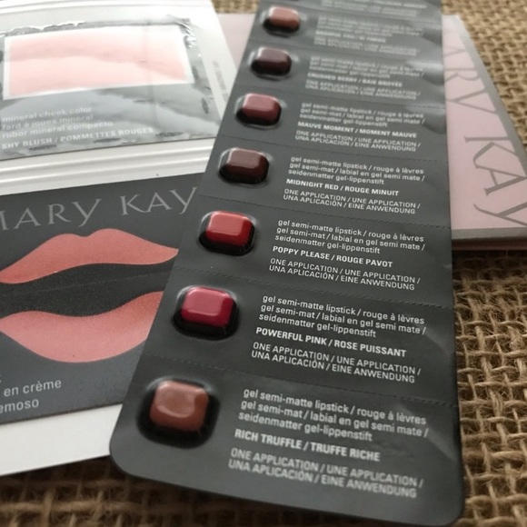 🇺🇸FREE MAKEUP BUNDLE witH $45 Purchase🇺🇸 - Picture 5 of 5